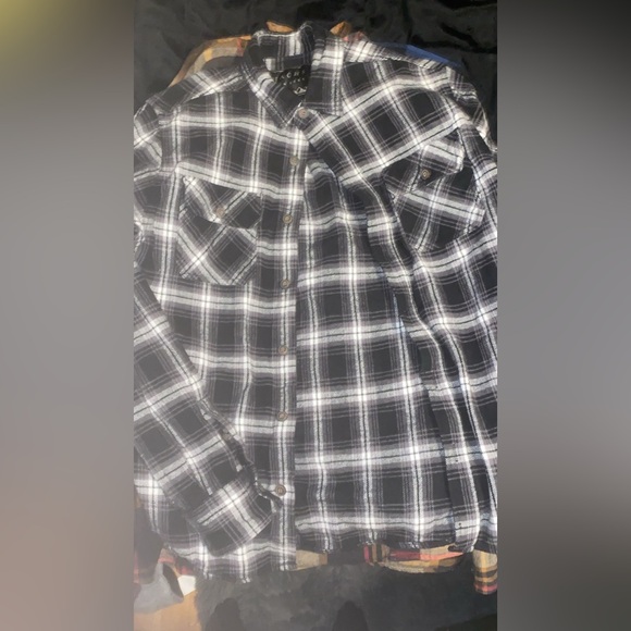 Flannel tops size medium men - Picture 2 of 6